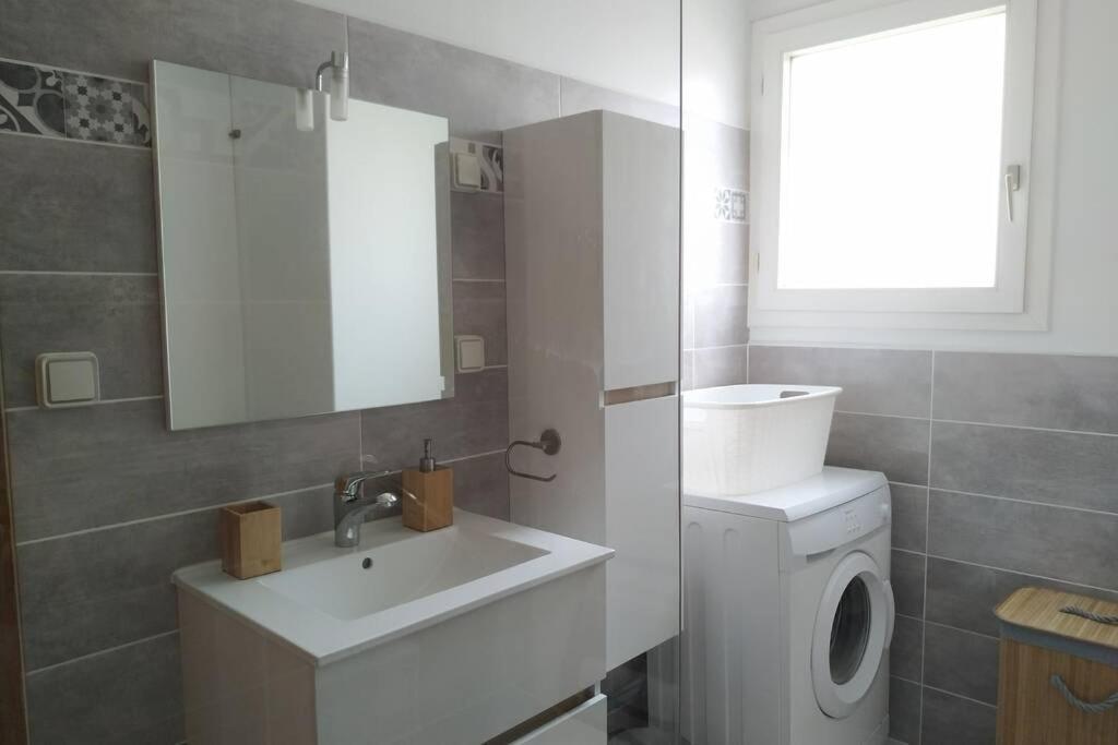 Appartement T3 Spacieux Avec Vue Sur L'Etang De Thau Au 1Er Etage D'Une Villa - Entree Independante แซ็ต ภายนอก รูปภาพ